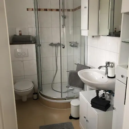1 Apartment *